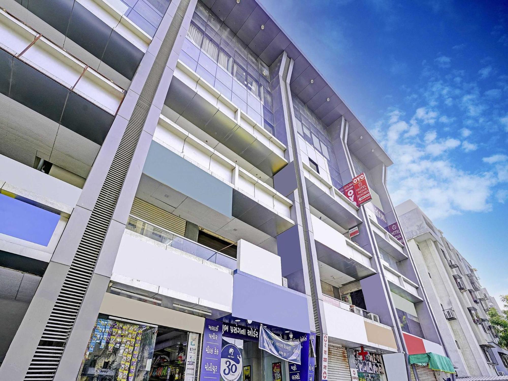 Hotel O Nova Rooms Surat Exterior photo