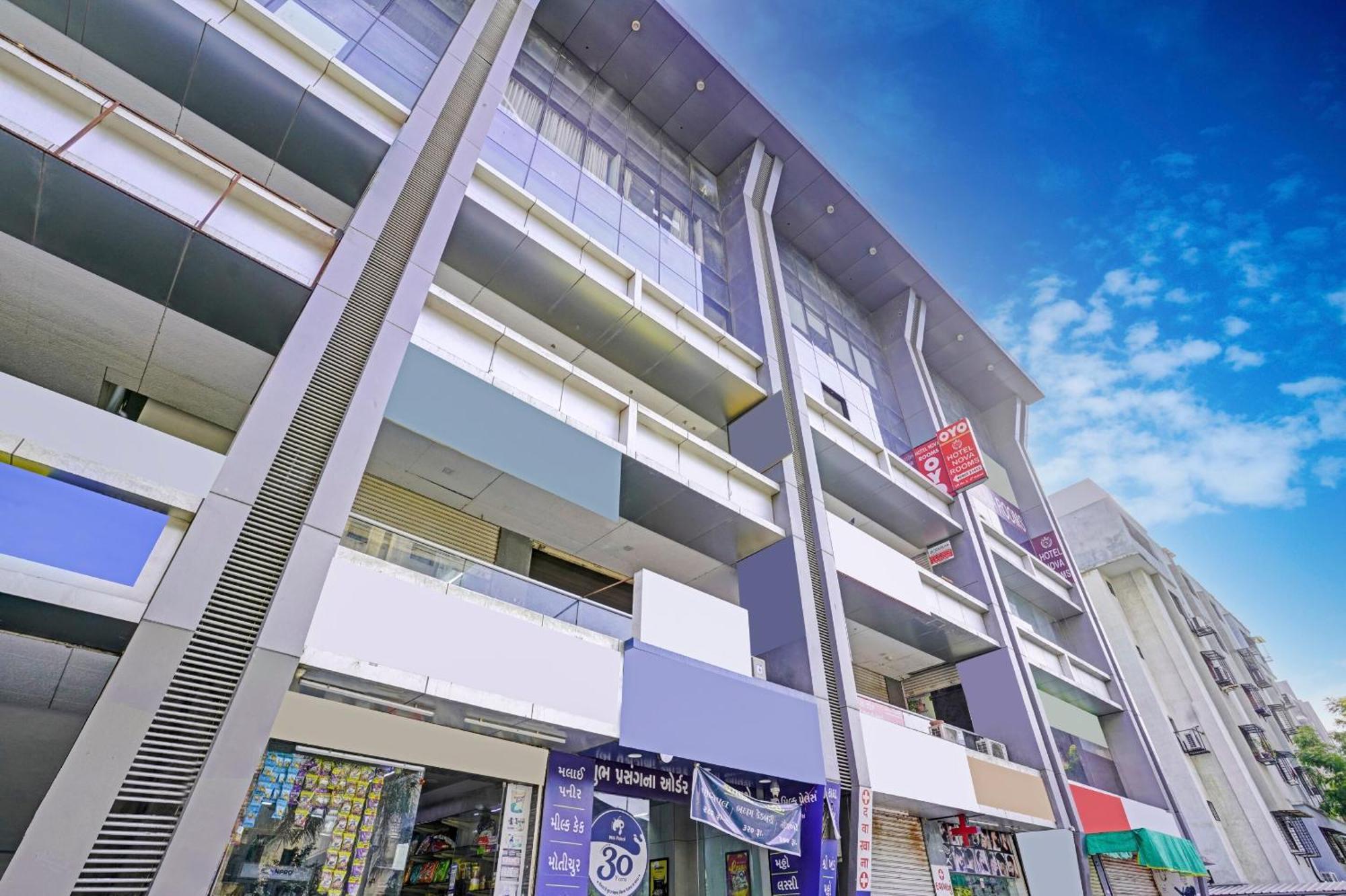 Hotel O Nova Rooms Surat Exterior photo