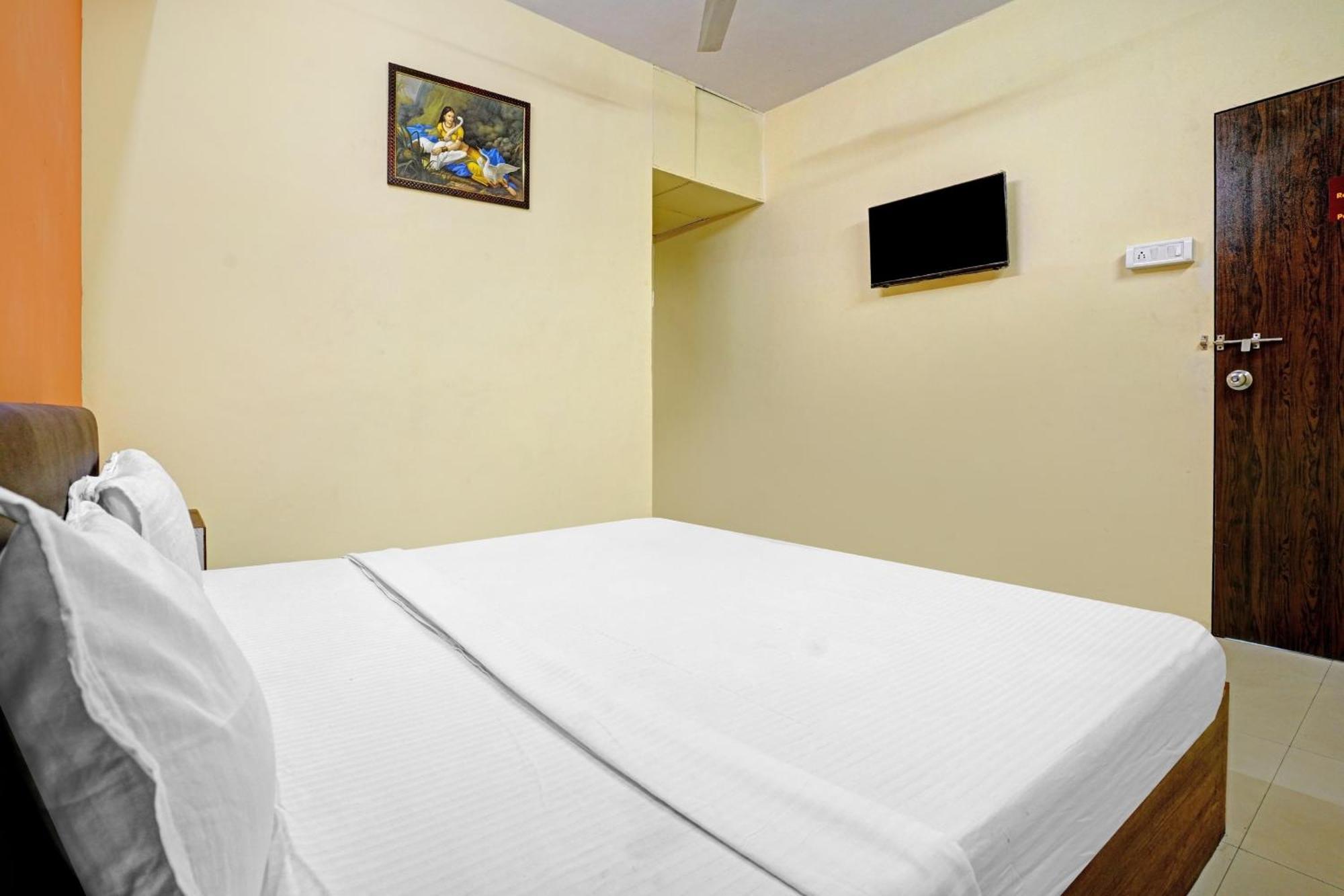 Hotel O Nova Rooms Surat Exterior photo