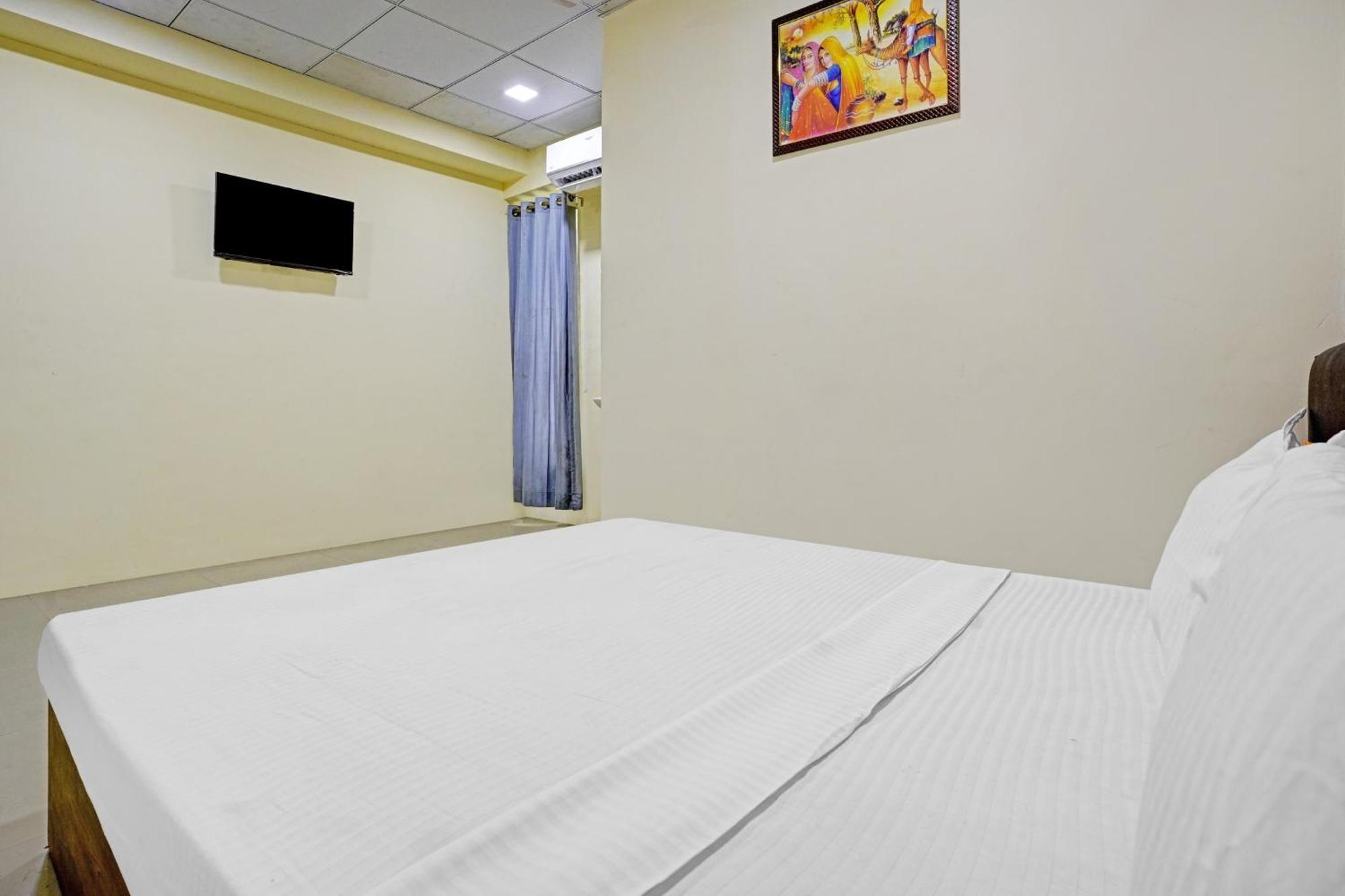 Hotel O Nova Rooms Surat Exterior photo