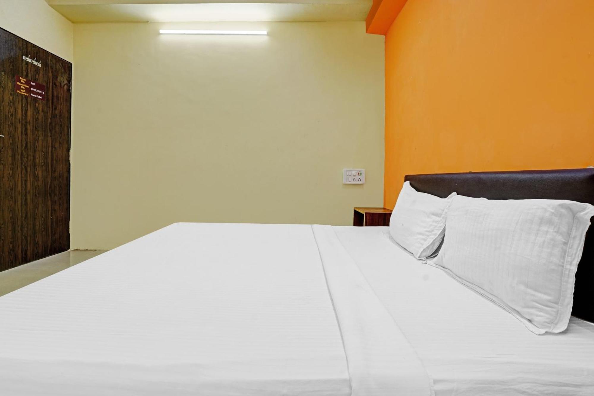 Hotel O Nova Rooms Surat Exterior photo