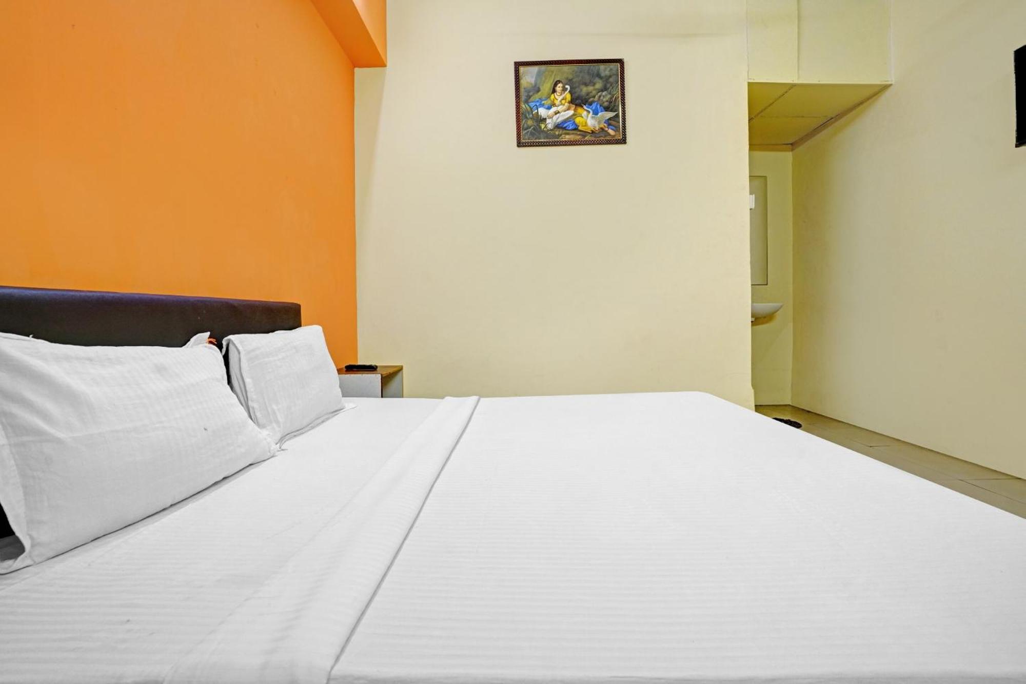 Hotel O Nova Rooms Surat Exterior photo