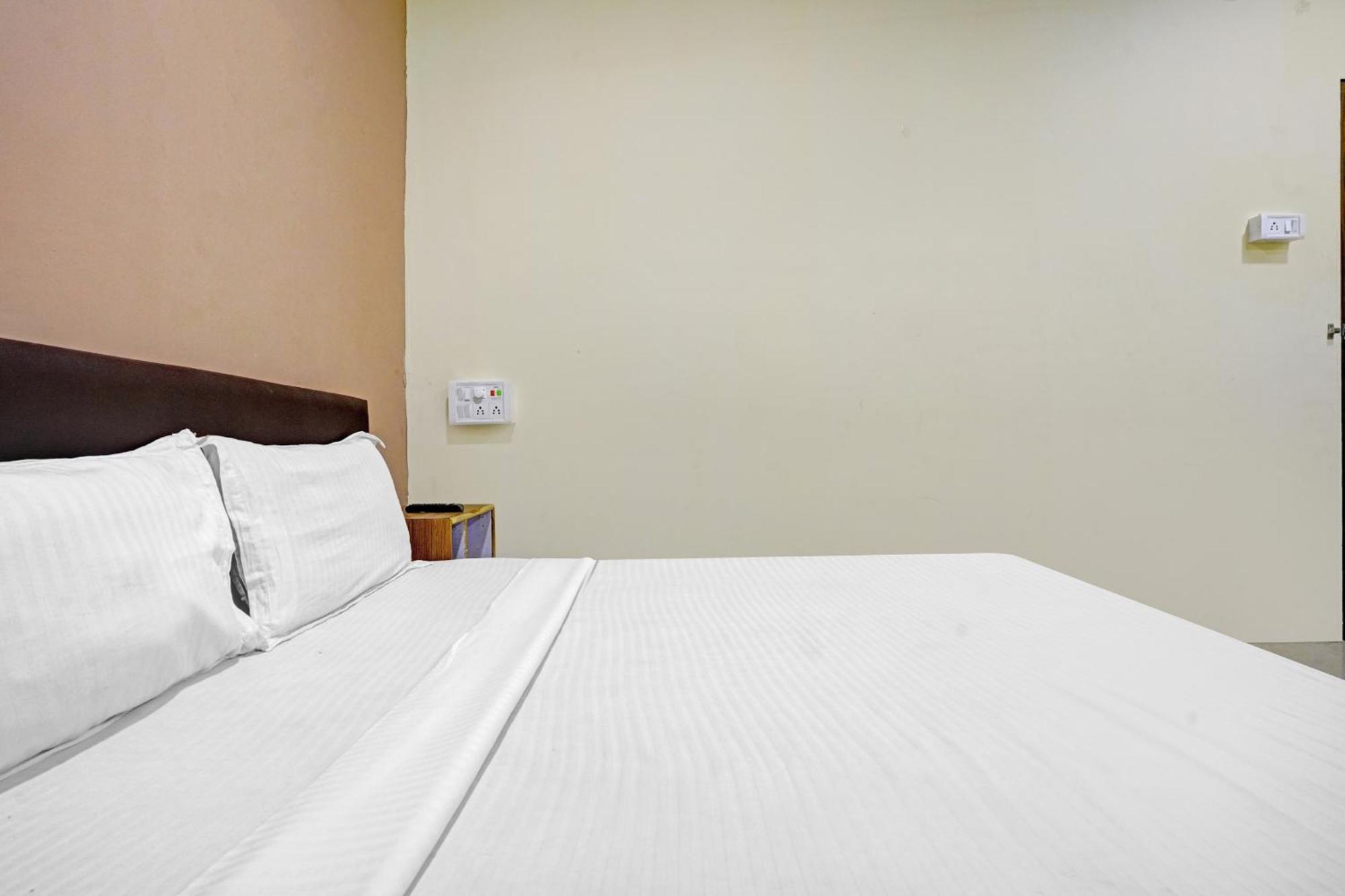 Hotel O Nova Rooms Surat Exterior photo